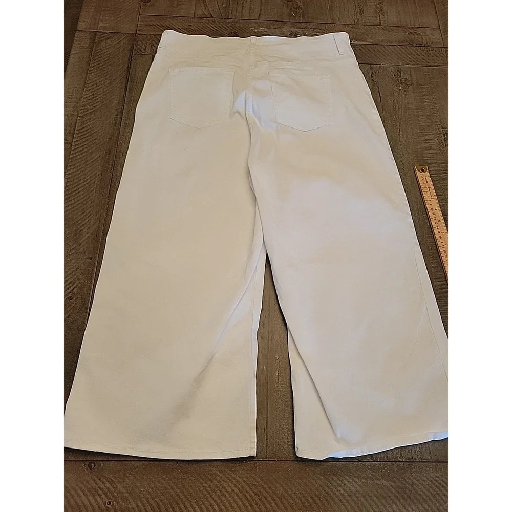 Gloria Vanderbilt  Shape Effect Pull-One‎ Flared-Leg Capri Size 12